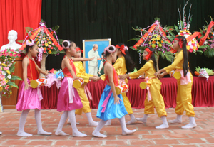 Trường tiểu học Hùng Sơn (Lương Sơn) thường xuyên tổ chức các hoạt động ngoại khóa, văn hóa văn nghệ được học sinh tích cực hưởng ứng. Trường đã được công nhận đạt chuẩn quốc gia.